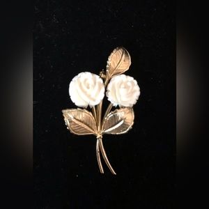 Vintage Sculpted White Roses Gold Tone Stem And Leaves 2” Brooch
